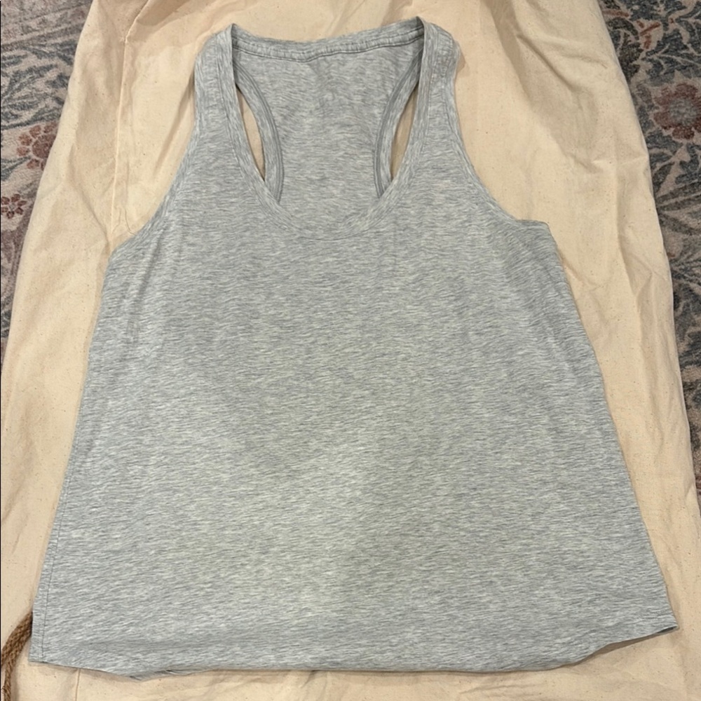 Lululemon tank top in EUC!
